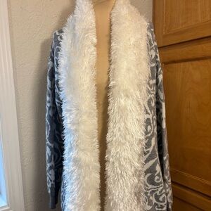 Love At First Find Cardigan XL Faux Fur Trim Gray White